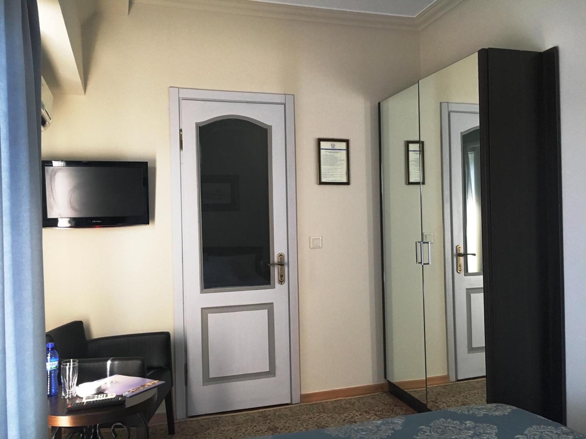 Prestige Palace - Esquisse Hotel Tbilisi Quarto foto